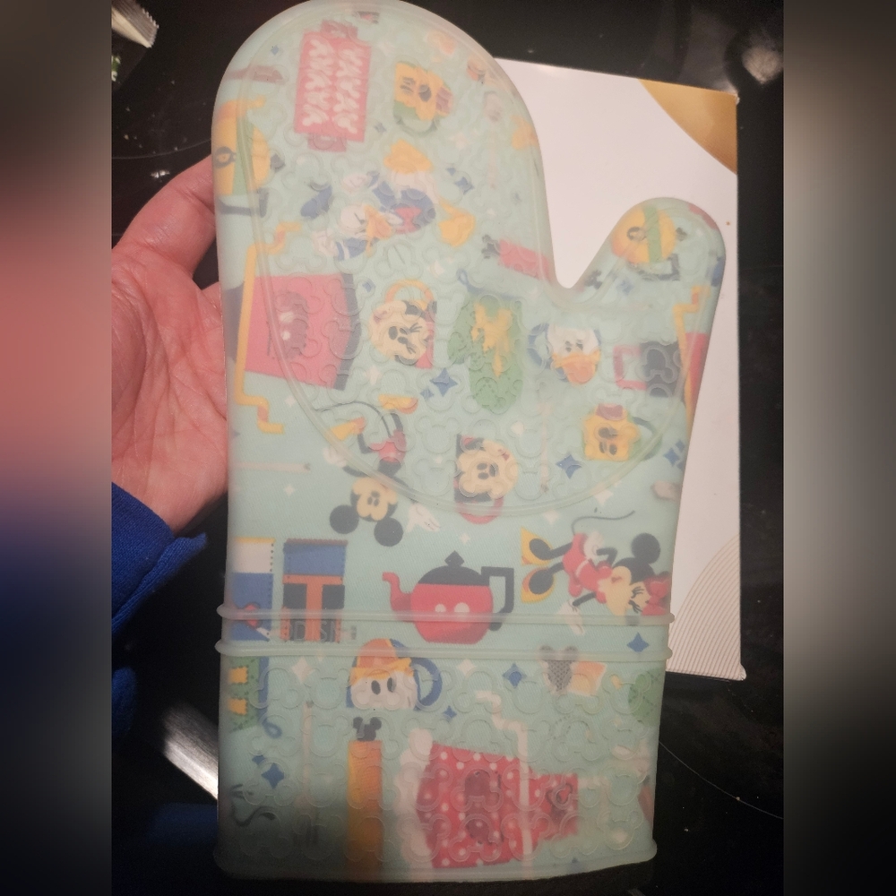 Disney Mickey And Friends Oven Mitt